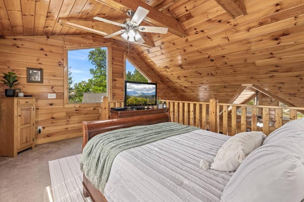 Cozy Cabin In The Smokies!!! Fully Furnished And Complete With Community Indoor And Outdoor Pools And Spas, Game And Fitness Rooms As Well As A Private Hot Tub Pigeon Forge Esterno foto