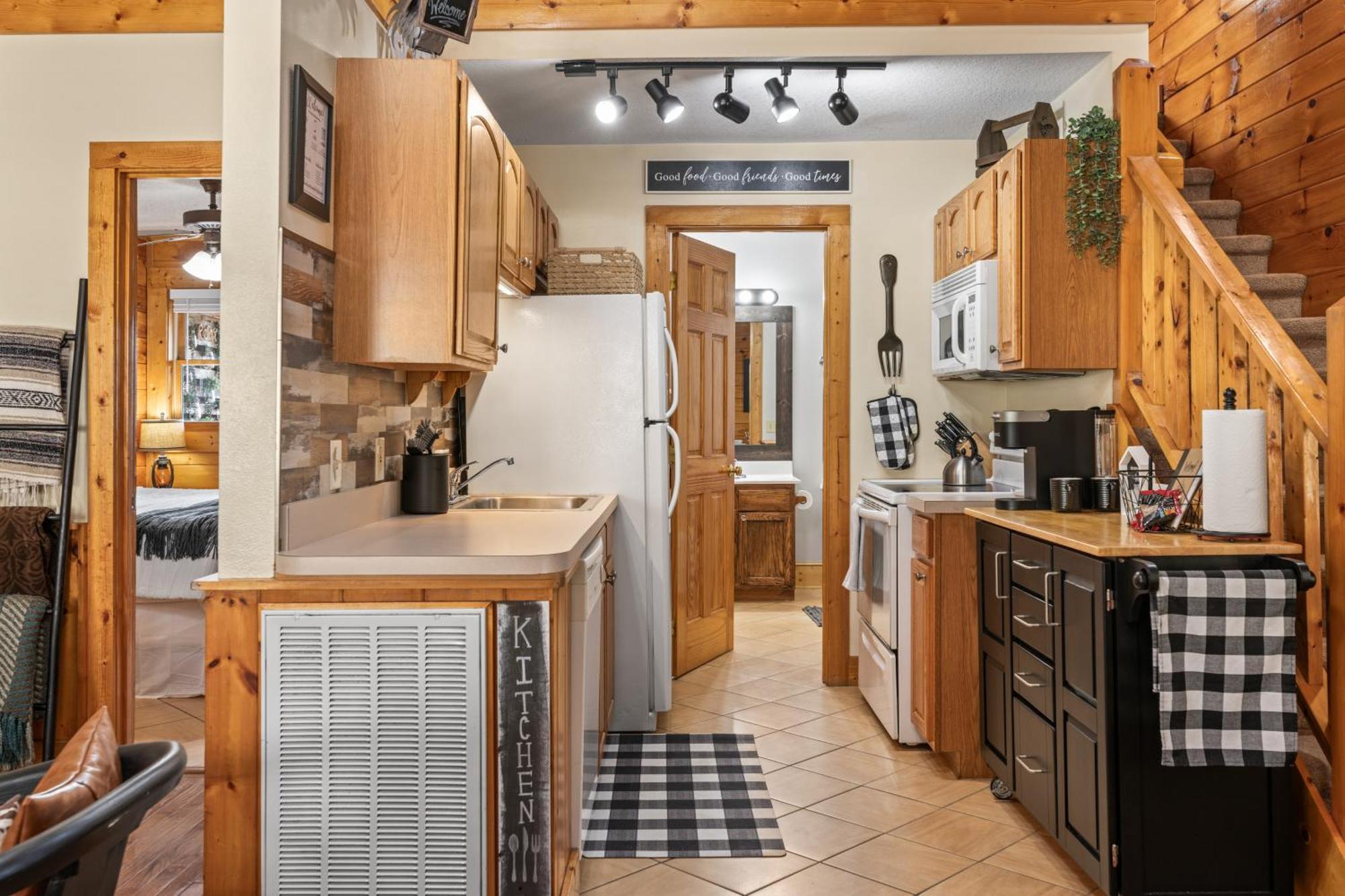 Cozy Cabin In The Smokies!!! Fully Furnished And Complete With Community Indoor And Outdoor Pools And Spas, Game And Fitness Rooms As Well As A Private Hot Tub Pigeon Forge Esterno foto